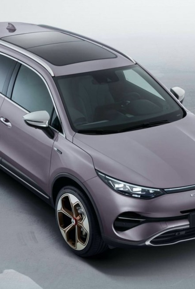 Denza X سيارة مرسيدس بعلامة صينية