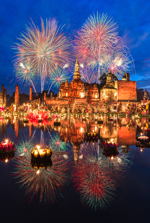 المهرجانات التايلاندية للأضواء ..سلال مضيئة وعروض رقص شعبي وألعاب نارية جذابة