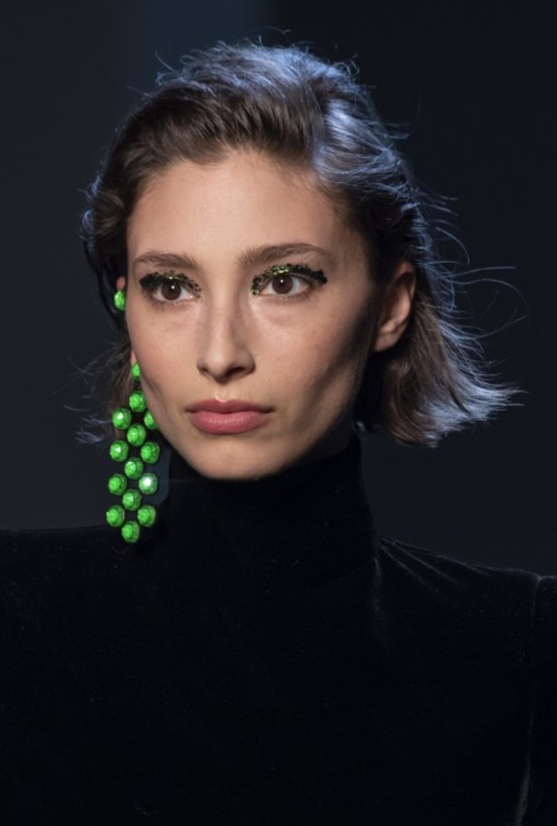 مكياج عيون براق اختاريه لسهرات 2019 بأسلوب من Michael Kors