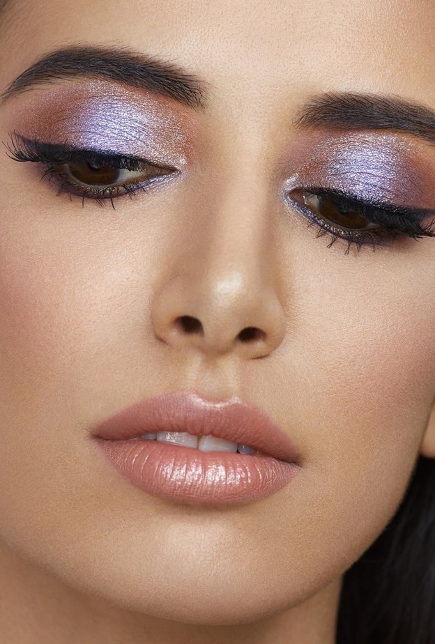 تتمتع الباليت بتوليفات ساحرة من الألوان المستوحاة من التأثيرات البصرية لكوكب عطارد