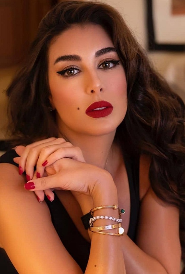 من برايك تتفوق بإطلالتها الجمالية على زميلتها