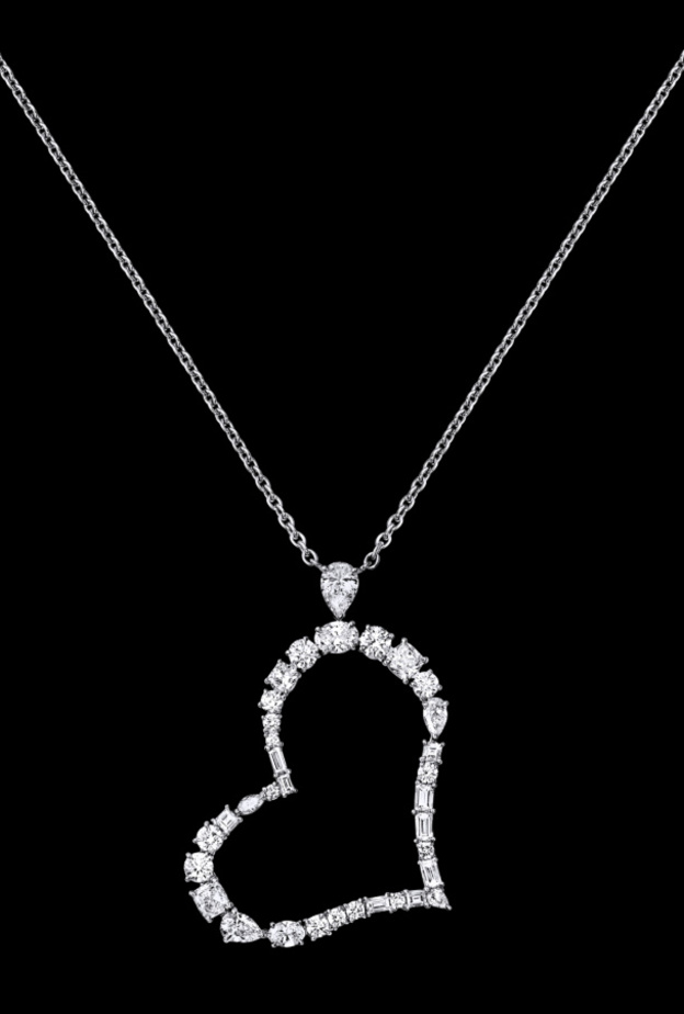 أقراط مرصعة بالذهب و الماس للعروس في يوم الحب من تيفاني أند كو Tiffany & Co