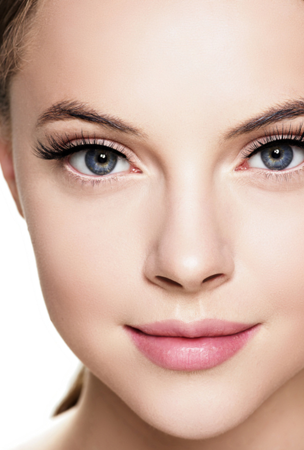 تعرفي على نصائح يومية للمحافظة على الرموش وتكثيفها