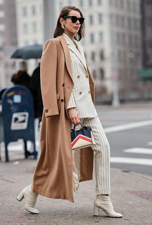 أجمل تنسيقات شبابية هذا الموسم بالمعطف البيج