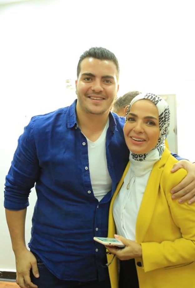 منى عبد الغني وابنها كريم