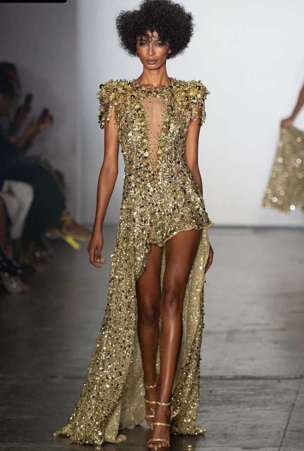 فستان من carolina herrera