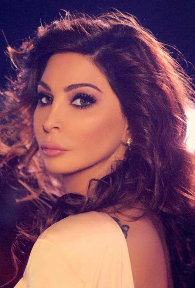 اليسا تحتفل بعيد ميلادها ال47