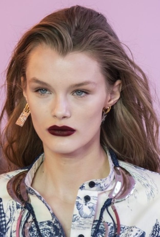 اجمل درجات الروج الداكنة احدث موضة شتاء 2020 من Chloe