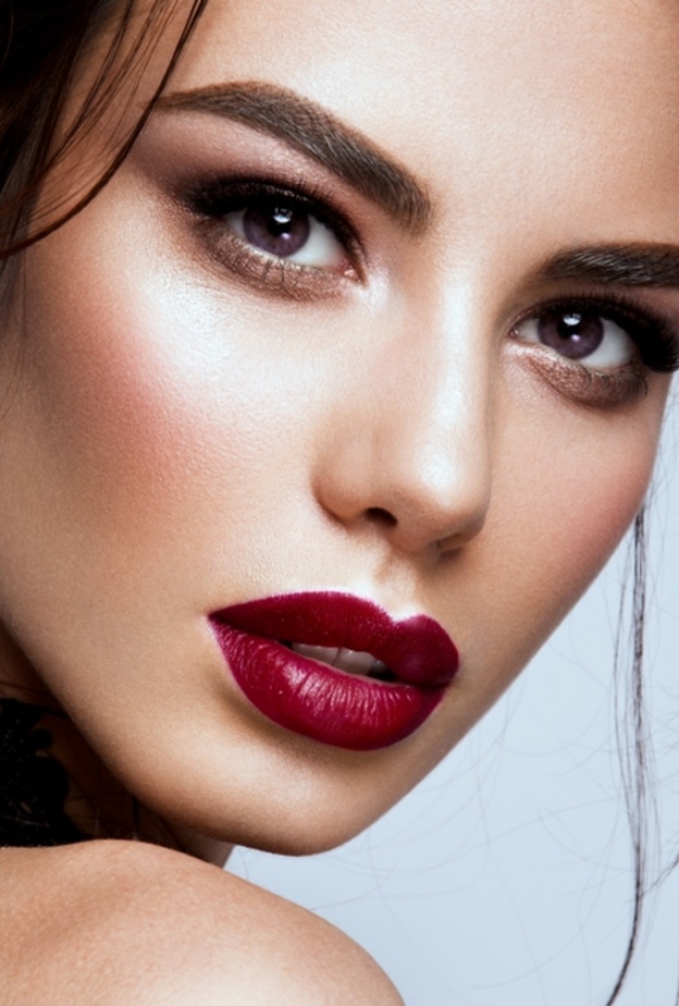 تعرفي على طريقة عمل مكياج للبشرة الحنطية للنهار في خريف 2019