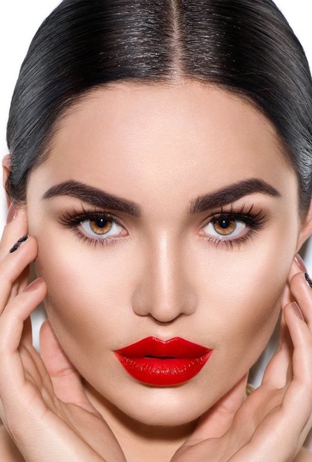 تعرفي على طريقة رسم الحواجب بالحنة بسهولة وسرعة