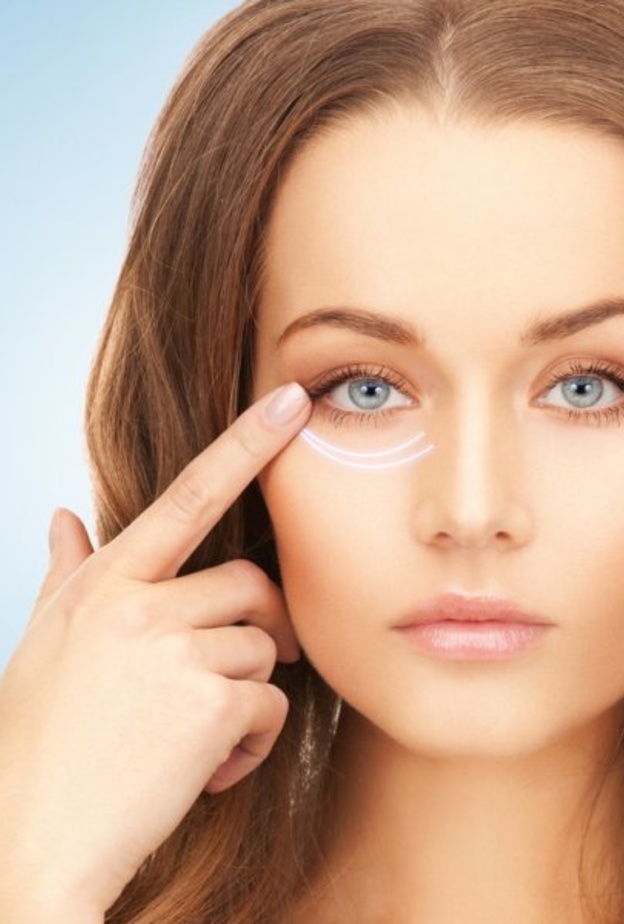 استخدمي ماسكات طبيعية لشد الجفون