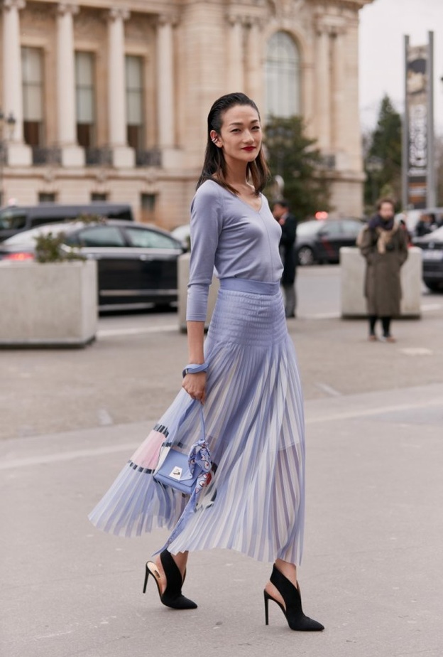 اطلالة مزينة بالطبعات