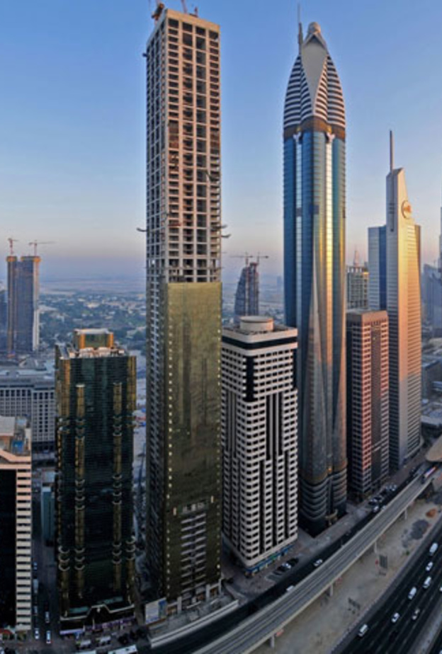 فتاة آسيوية تسقط من الطابق 17 بدبي بسبب صورة "سيلفي"