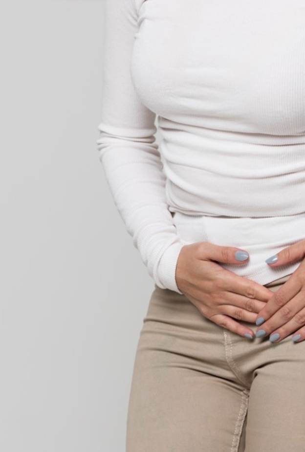 الجراحة هي العلاج الأساسي للفتق الإربي، فهي عملية شائعة جداً