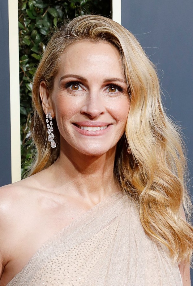 تسريحة كعكة الشعر الرخوة