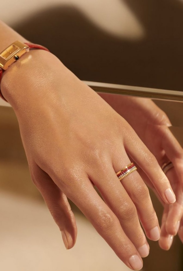 خاتم Quatre Radiant من الذهب الأصفر والماس، موديل الحجم الكبير