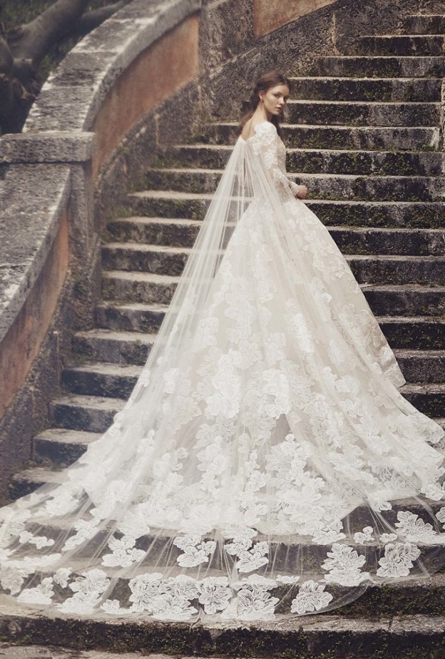 فستان من مجموعة monique lhuillier