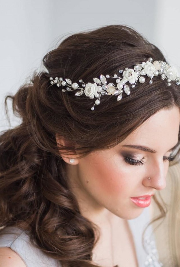  اختاري مكياج ناعم بالألوان البراقة للعروس الخجولة