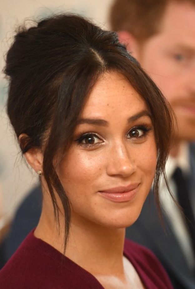 اختارت ميغان ماركل meghan Markle المكياج الناعم الذي يرتكز على تطبيق رسمات عيون مشرقة