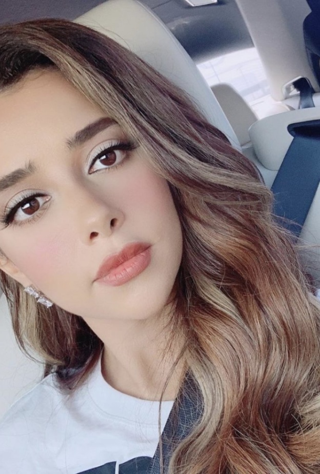 بلقيس فتحي تشارك متابعيها على الانستغرام بصورة سيلفي جميلة