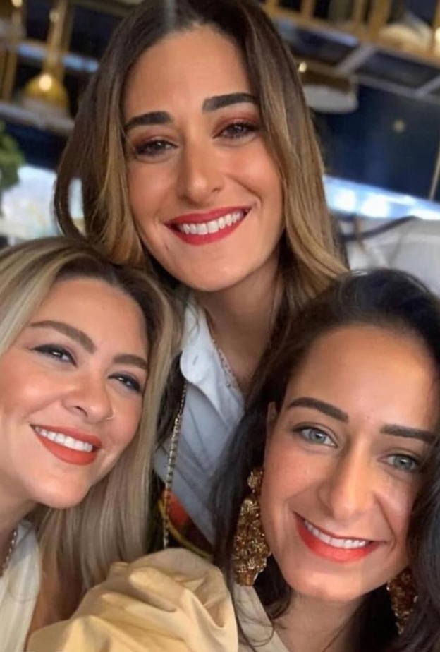 امينة خليل واسرتها