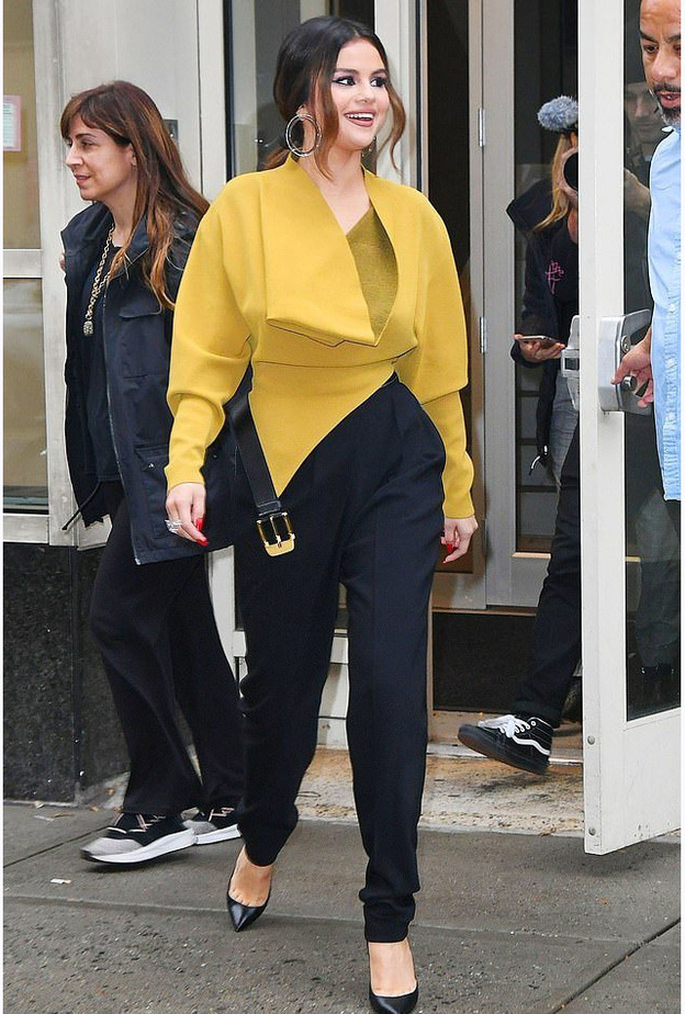  إطلالة ساحرة لسيلينا غوميز حملت توقيع دار Proenza Schouler