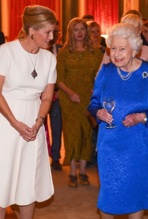 ملكة بريطانيا وصوفي كونتيسة وسكس في حفل استقبال خيري لمكافحة العمى
