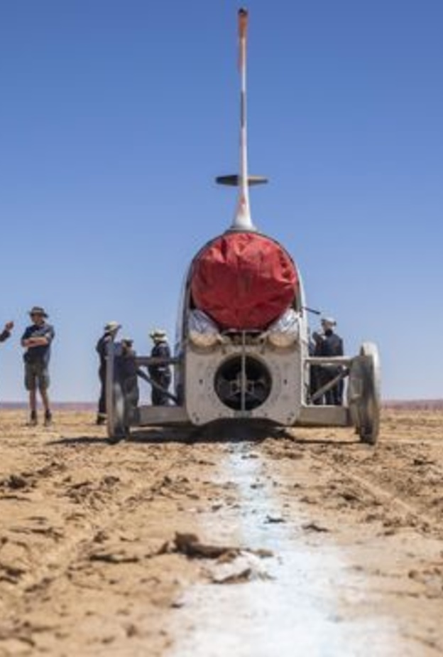 رولز رويس تجري اختبارات على سيارة نفاثة