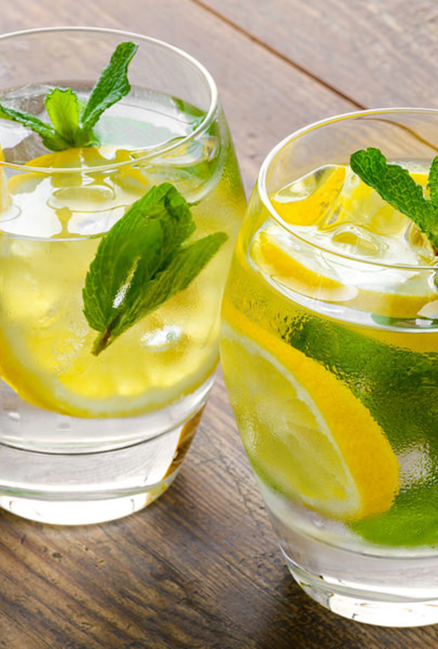 الماء مع اللليمون يعزز مناعة الجسم