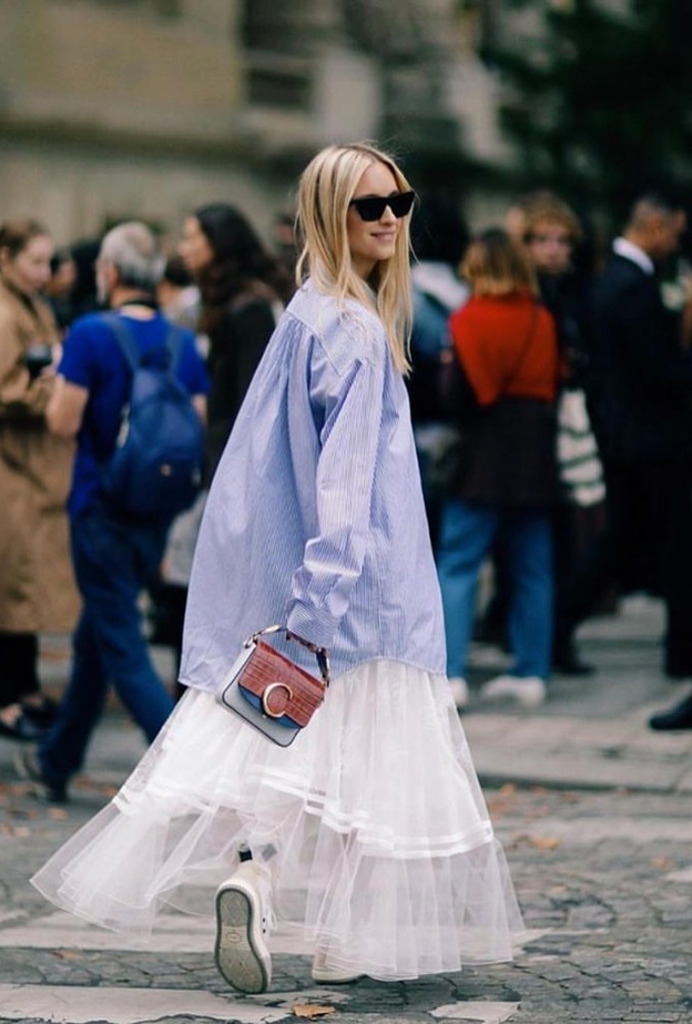  اطلالة جلد بالكامل مع تنورة طويلة