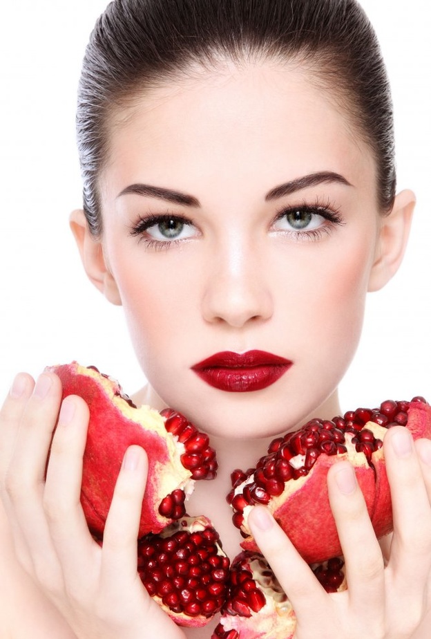 إعملي على تأخير التجاعيد باستخدام قشر الرمان