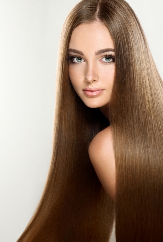 إحصلي على شعر صحي وسميك باستخدام زيت الخروع