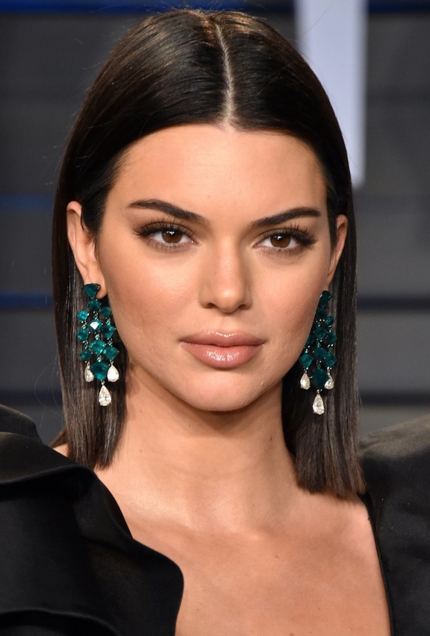 كيندال جينر بقلادة ماسية أنيقة من ماركة   Chopard