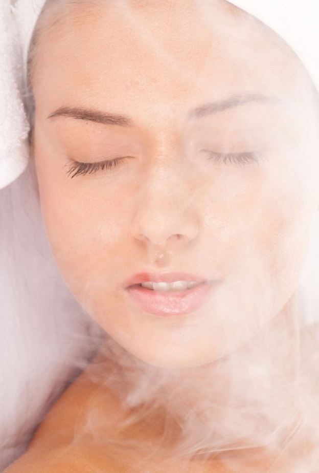 المنشفة الساخنة للاستفادة من بخار الماء للشعر