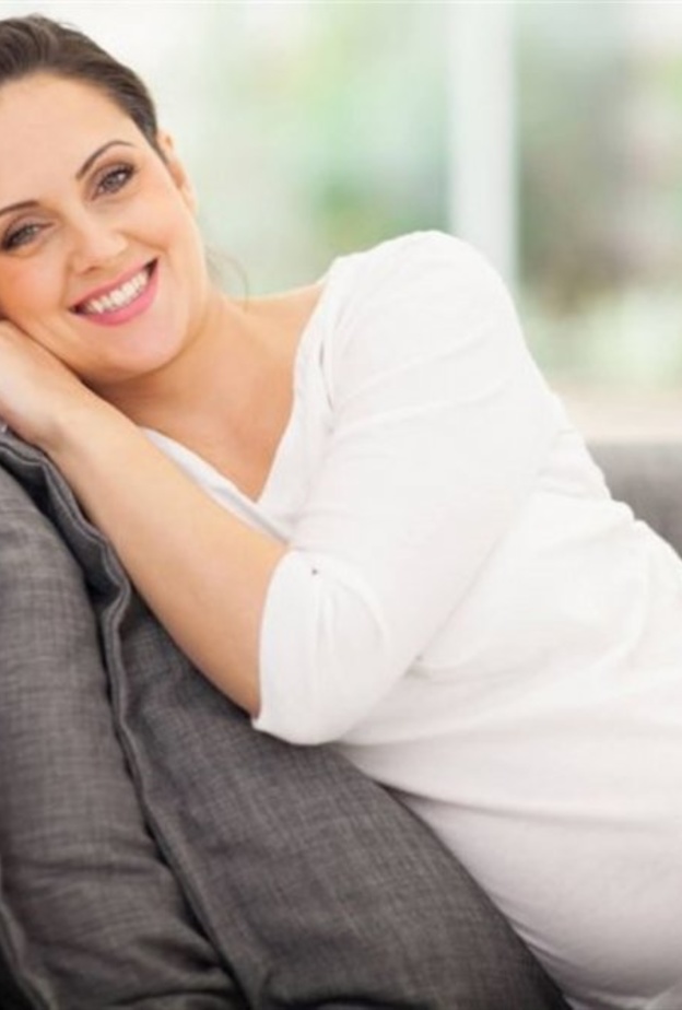 اختاري أيتها الحامل مع الخبراء المتخصصين الأنسب لعلاج حب الشباب بالطرق الآمنة