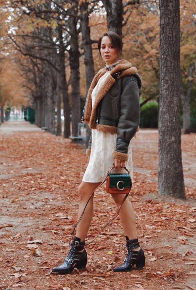 اطلالة خريفية في التنورة الميدي نسقتها مرام زبيدة