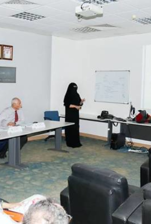 الباحثة السعودية بثينة أحمد تتوصل إلى حلول فيزيائية بديلة لعلاج السرطان