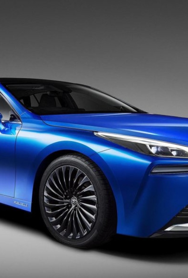 Mirai في الجيل الثاني من مفهوم السيدان العادية إلى نمط أكثر رفاهية مع فئة السيدان الكوبيه