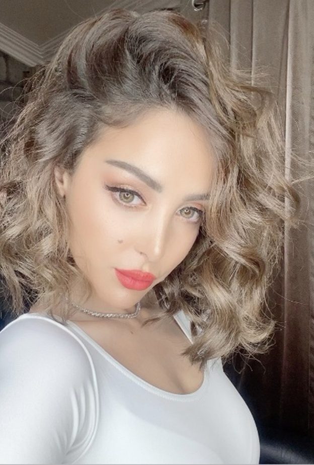 بسمة بوسيل تطبق مكياج مشمشي بالخطوات