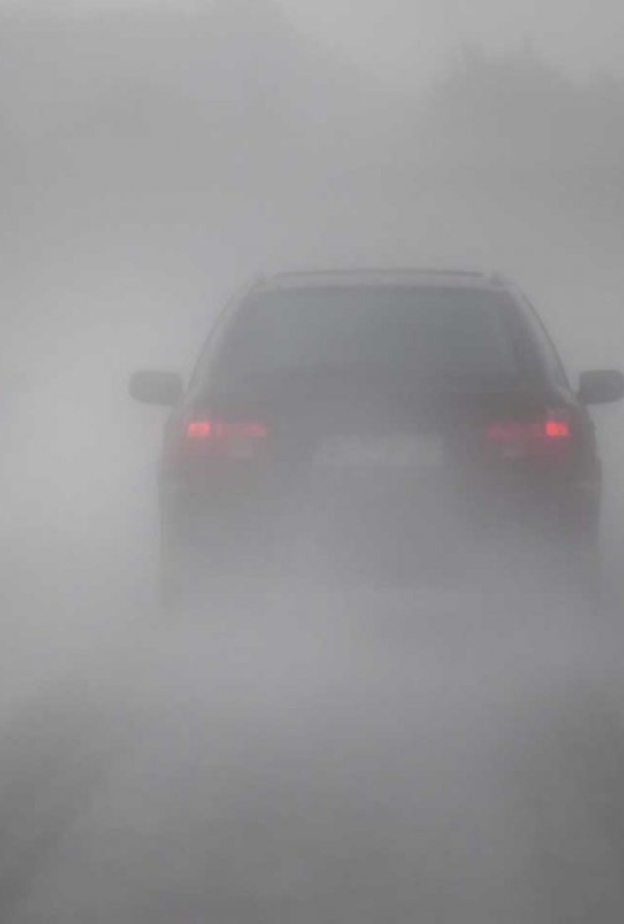 قيادة السيارة في الضباب بأمان