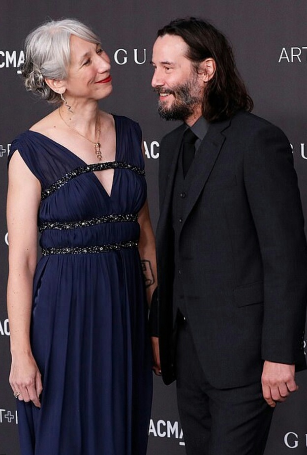 كيانو ريفز و حبه الجديد 