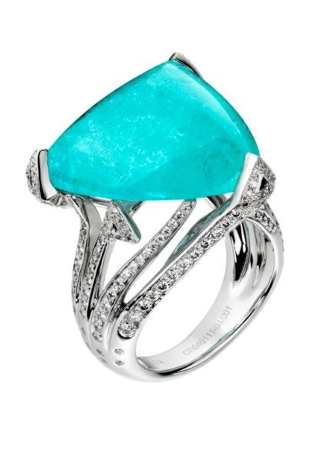 عقد من مجوهرات THE HEARTBEAT