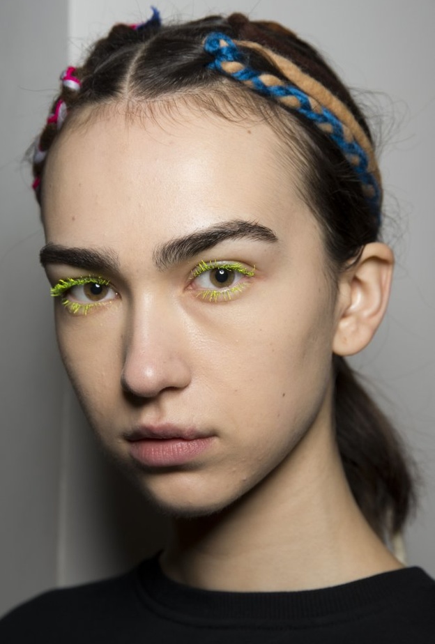 الرموش الملونة احدث صيحة في شتاء 2020 من Giambattista Valli