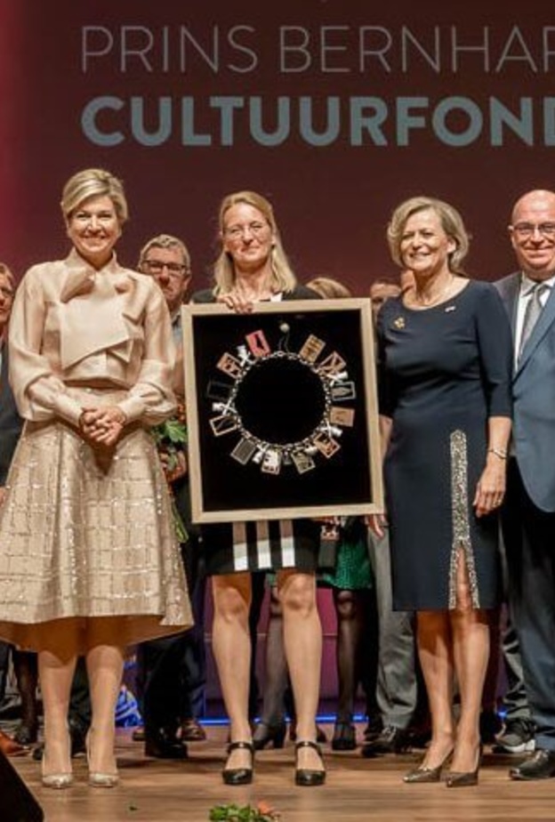 الملكة ماكسيما تسلم جائزة الأمير برنارد الثقافية