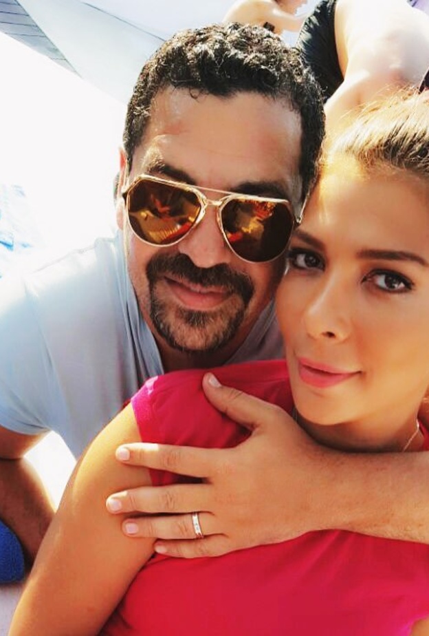 زوج أصالة نصري يثير الجدل لتخليه عن خاتم الزواج بأحدث صور له