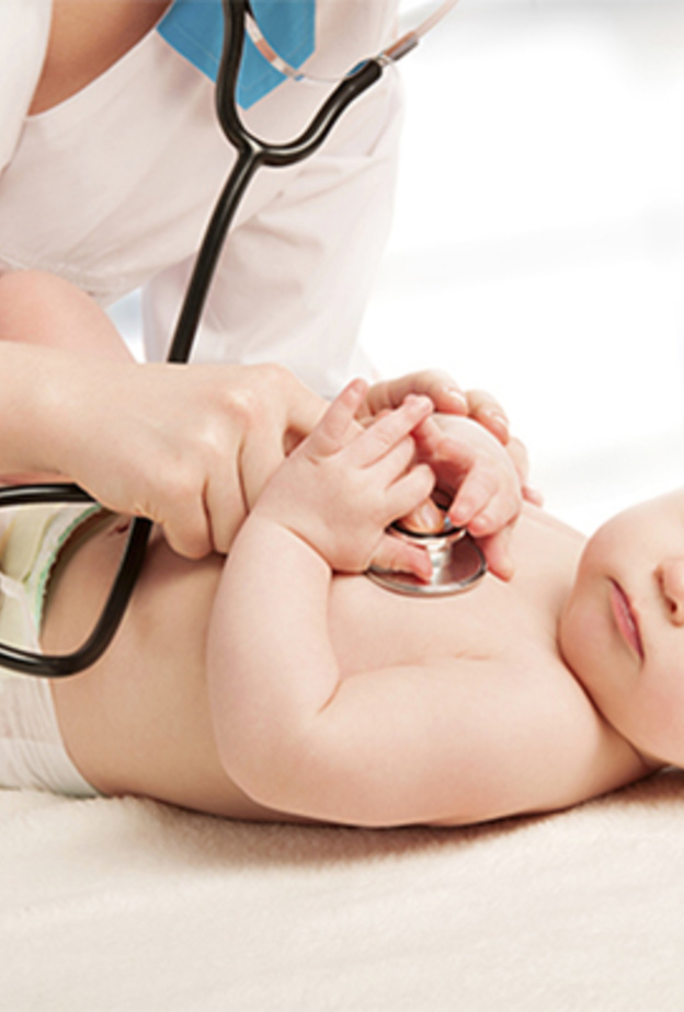 8 علامات تؤكد إصابة الطفل بعيوب خلقية بالقلب