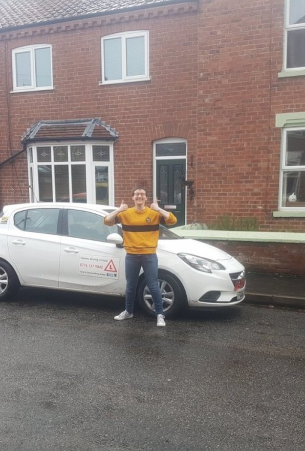 طريقة ركن السيارة بين سيارتين للمبتدئين