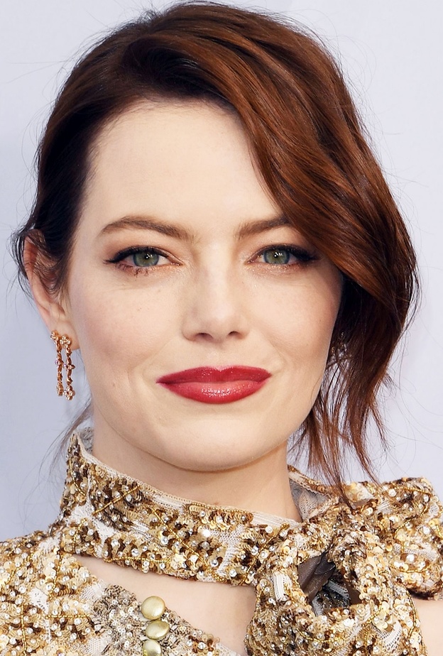 أجمل صبغات شعر إيما ستون الدافئة