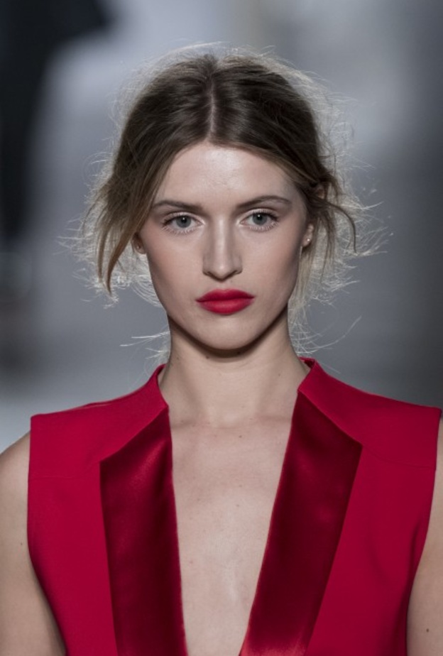 الوان احمر الشفاه المات الاحمر بدرجات بارزة موضة شتاء 2020 من Genny