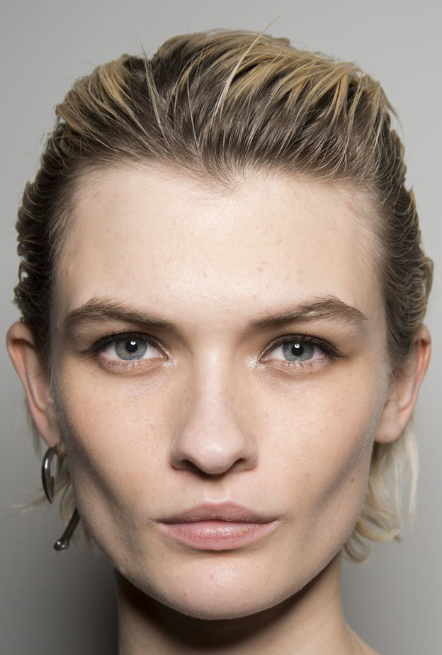  طريقة عمل تسريحة الشعر المبلل من Chalayan